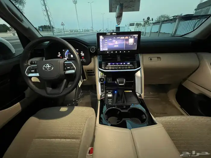 تويوتا لاندكروزر2025L3 الممشى2 الف كيلو فقط 30