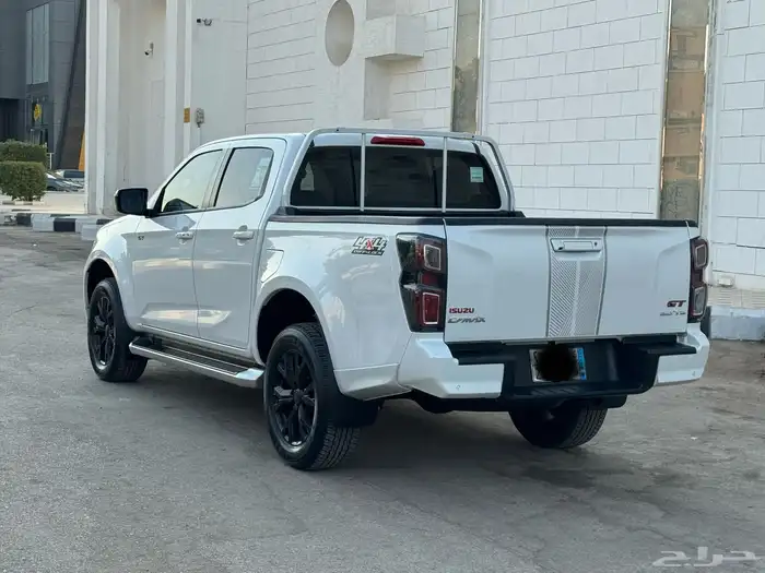 ايسوزو ديماكسGT 2023 نظيف 3
