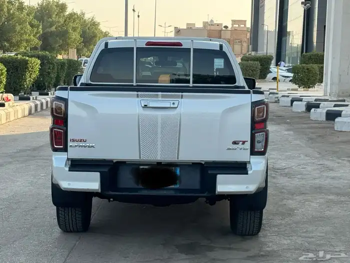 ايسوزو ديماكسGT 2023 نظيف 4