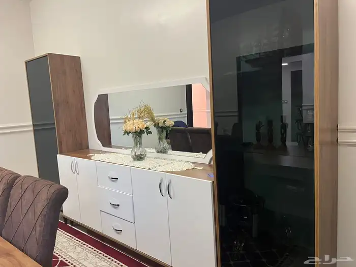 طاولة طعام مع بوفيه للبيع 1