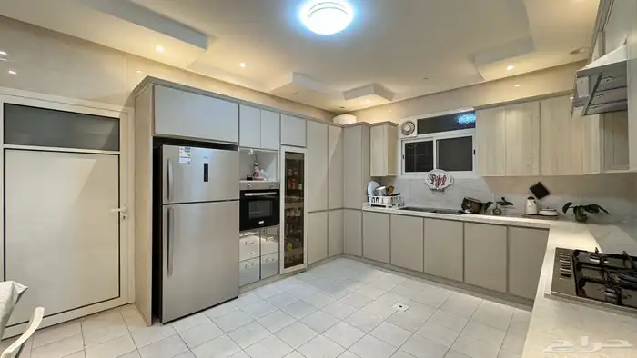 فيلا حي الغروب درج صالة مع ثلاث شقق 2