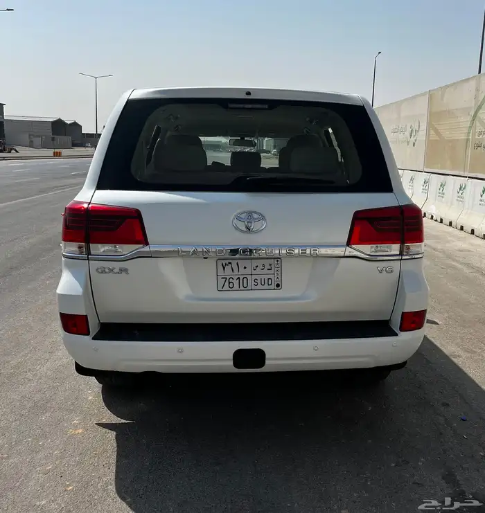 تويوتا جى اكس ار رقم 1 بنزين موديل 2021 3