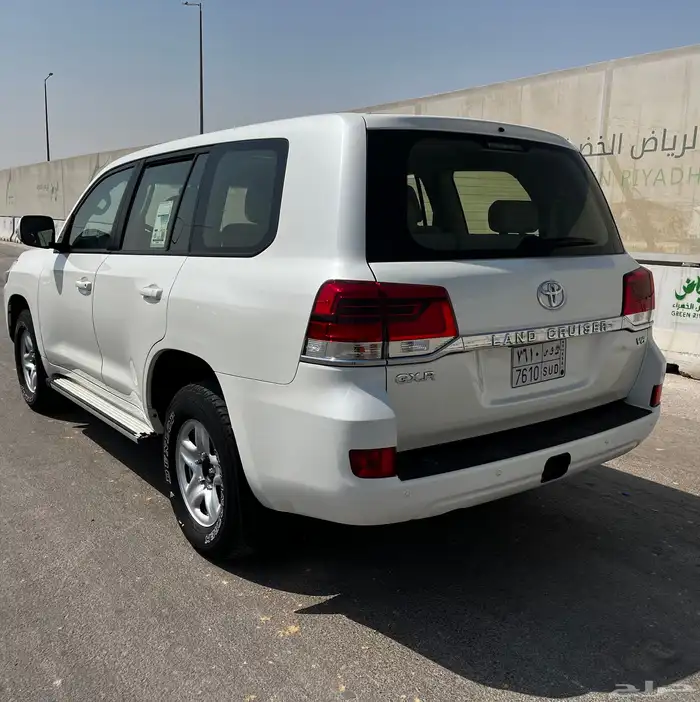 تويوتا جى اكس ار رقم 1 بنزين موديل 2021 4