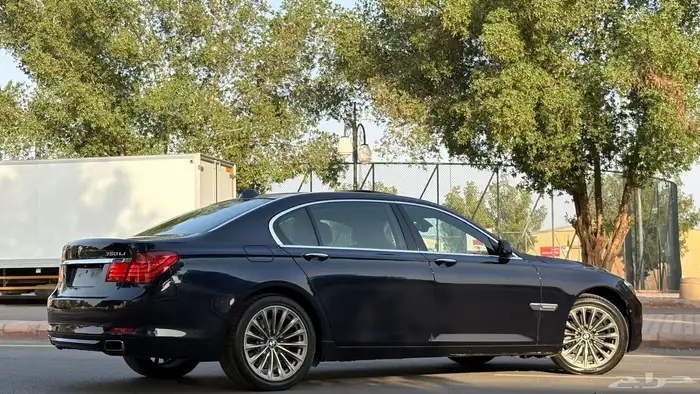 بي ام دبليو 740Li 2010 ( ممشى قليل ) 11