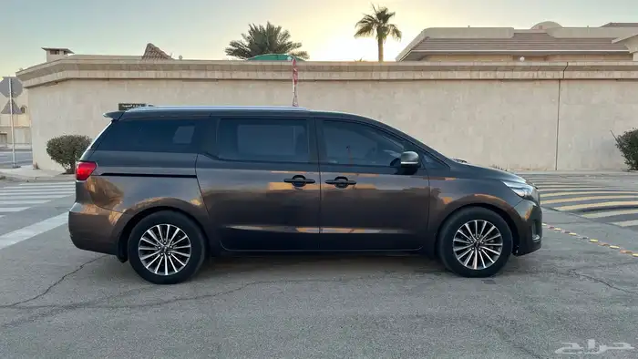 كيا كارنيفال استخدام شخصي مالك أول 6