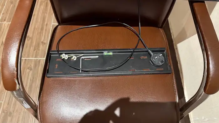 شاشة telezone ذكية 32 بوصة نظيفة جدا مع حاملها الجداري 1