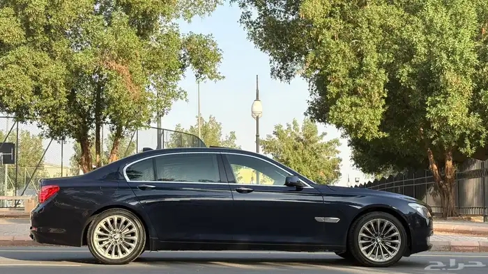 بي ام دبليو 740Li 2010 ( ممشى قليل ) 14