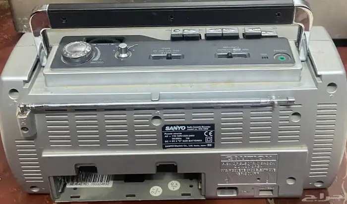 راديو قديم تراث  شغال  ناقصه سلك فقط   للمهتمين لتراث 3