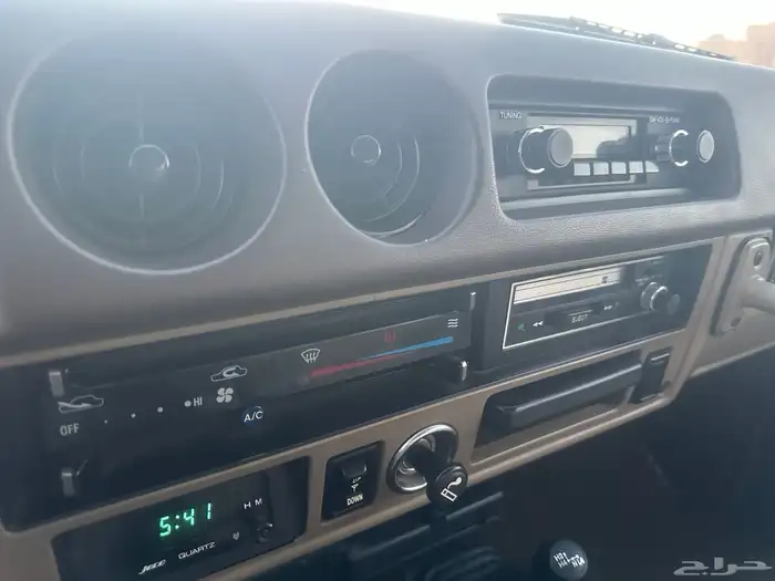 لاندكروزر صالون 1984 مخزن (للمشاهدة والمتعة فقط) 16