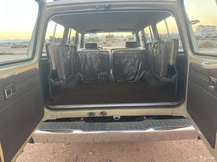 لاندكروزر صالون 1984 مخزن (للمشاهدة والمتعة فقط) 26