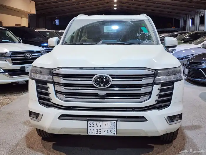 تيوتا لاند كروزر اصفار2025 0