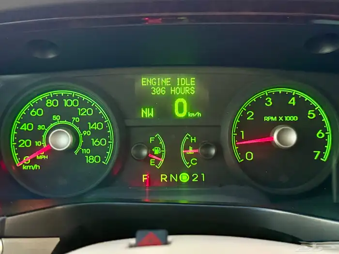 لينكون تاون كار لارج L ( مخزن 95الف ) سعودي 2011 بدي وكالة 57