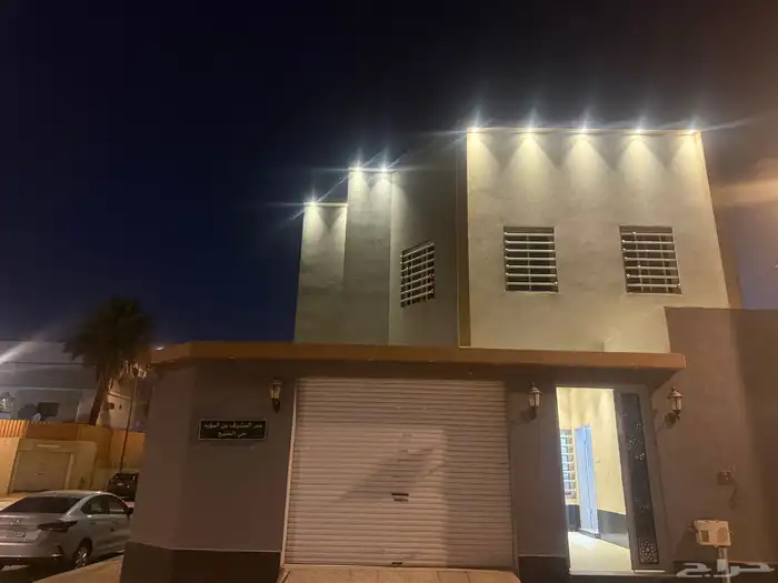 فيلا درج داخلى للإيجار بحى الخليج شرق شارع سلمان الفارسي 0