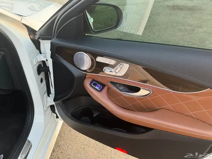 مرسيدس c300 ابيض AMG 6
