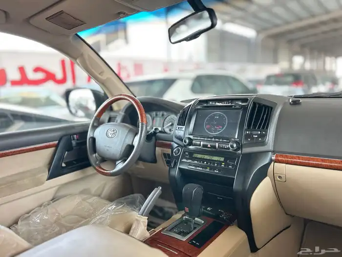 تويوتا  لاندكروزر   2013 6 سلندر 20
