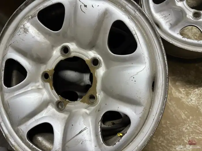 للبيع جنوط 16حديد 5 مسامير 2