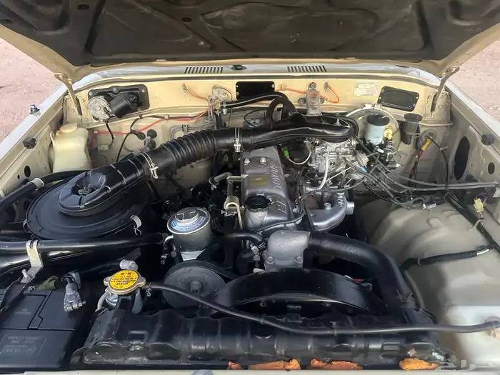 لاندكروزر صالون 1984 مخزن (للمشاهدة والمتعة فقط) 48