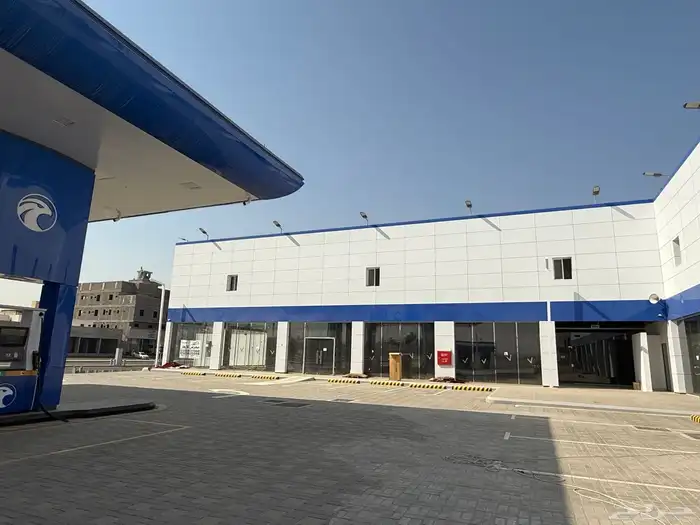 محطة بنزين بها محلات تجارية 4