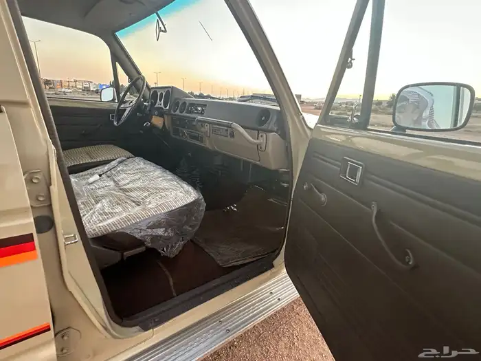 لاندكروزر صالون 1984 مخزن (للمشاهدة والمتعة فقط) 37