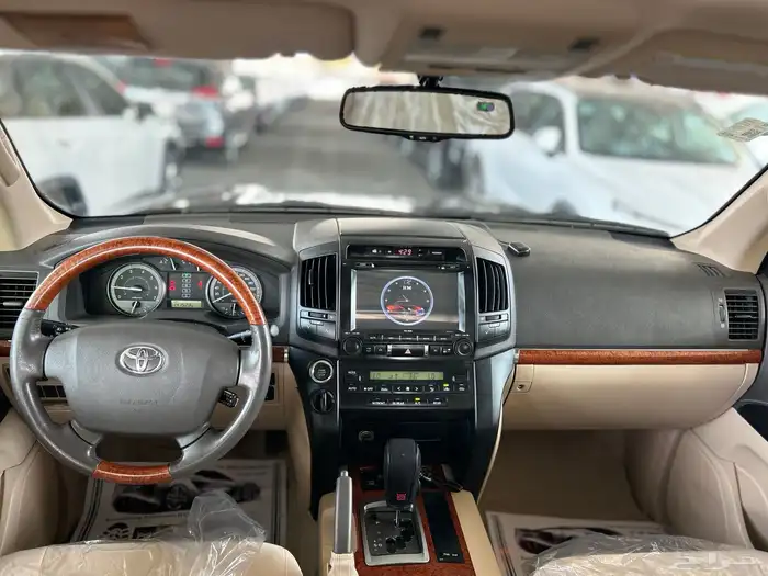 تويوتا  لاندكروزر   2013 6 سلندر 18