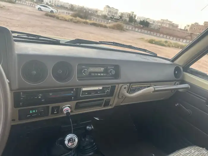 لاندكروزر صالون 1984 مخزن (للمشاهدة والمتعة فقط) 13