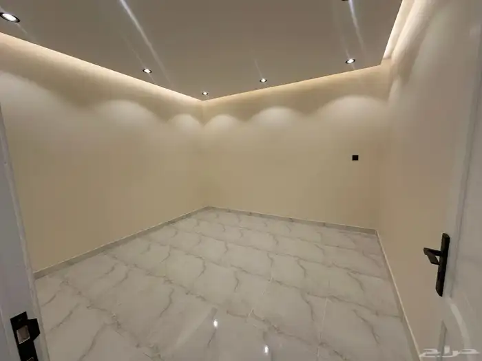 شقه للبيع حي البوادي 4 غرف وصاله وسطح من 440الف 6