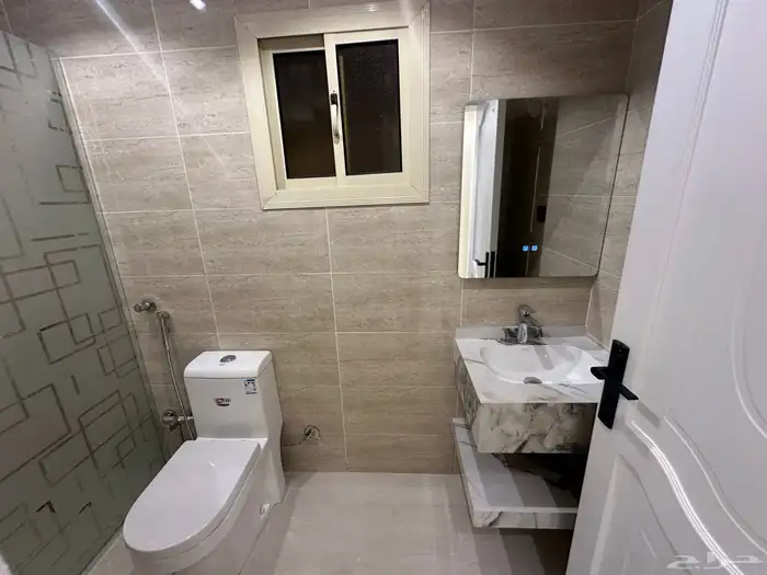 شقه للبيع حي البوادي 4 غرف وصاله وسطح من 440الف 7