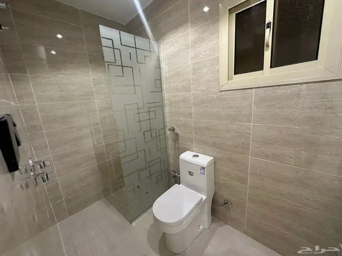 شقه للبيع حي البوادي 4 غرف وصاله وسطح من 440الف 8