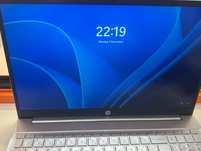 جهاز hp معالج رايزن AMD 7 2