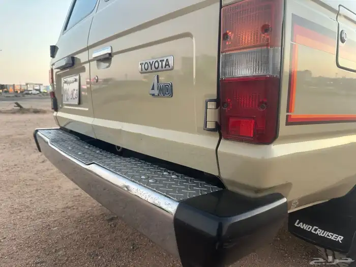 لاندكروزر صالون 1984 مخزن (للمشاهدة والمتعة فقط) 31