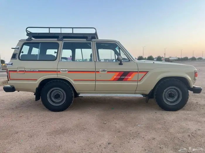 لاندكروزر صالون 1984 مخزن (للمشاهدة والمتعة فقط) 3