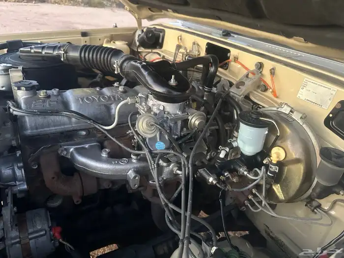 لاندكروزر صالون 1984 مخزن (للمشاهدة والمتعة فقط) 50