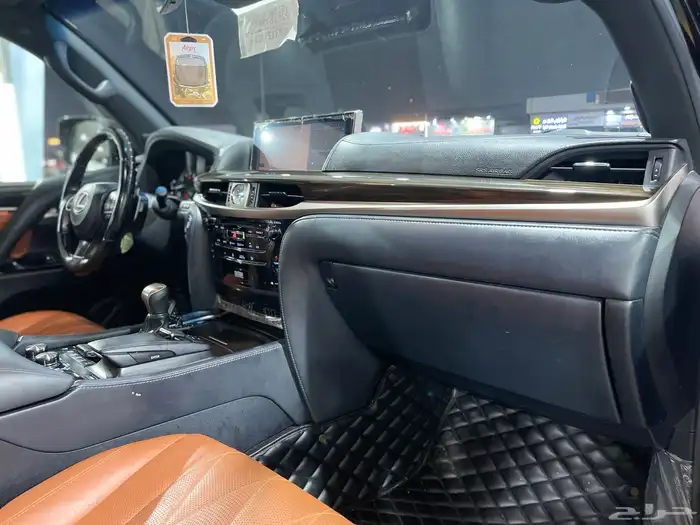 لكزس LX570 2020 بلاك أديشن 8