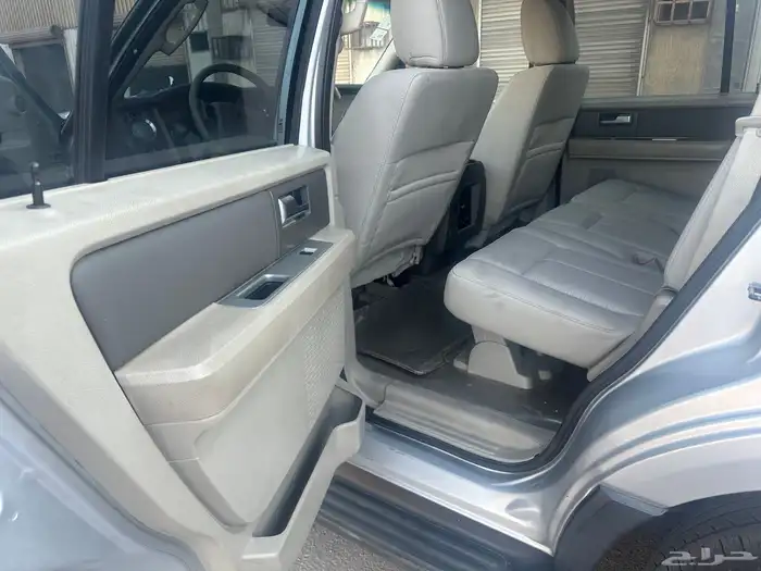 فورد اكسبديشن 2012 10