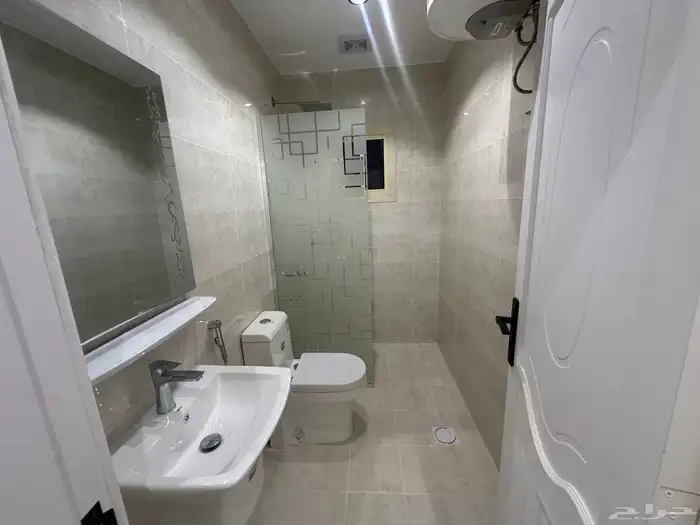 شقه للبيع حي البوادي 4 غرف وصاله وسطح من 440الف 10