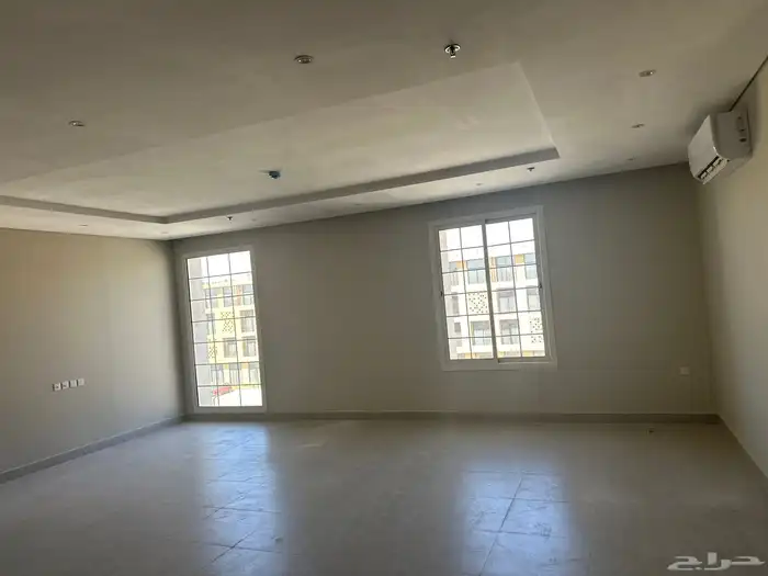 شقه للايجار راكب مطبخ ومكيفات 1