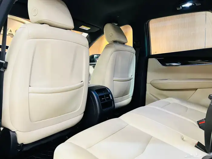 كاديلاك 2019 XT5 ( بحاله ممتازه ) 13