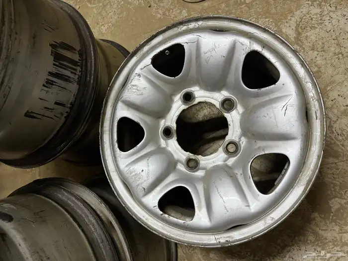 للبيع جنوط 16حديد 5 مسامير 1