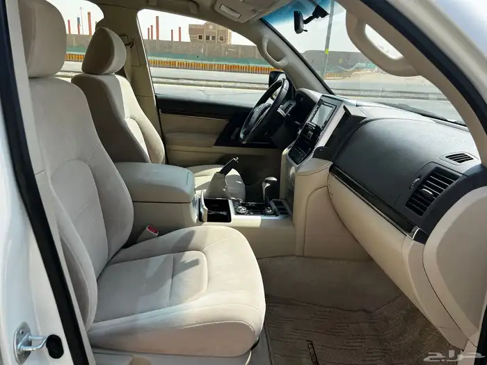 تويوتا جى اكس ار رقم 1 بنزين موديل 2021 16