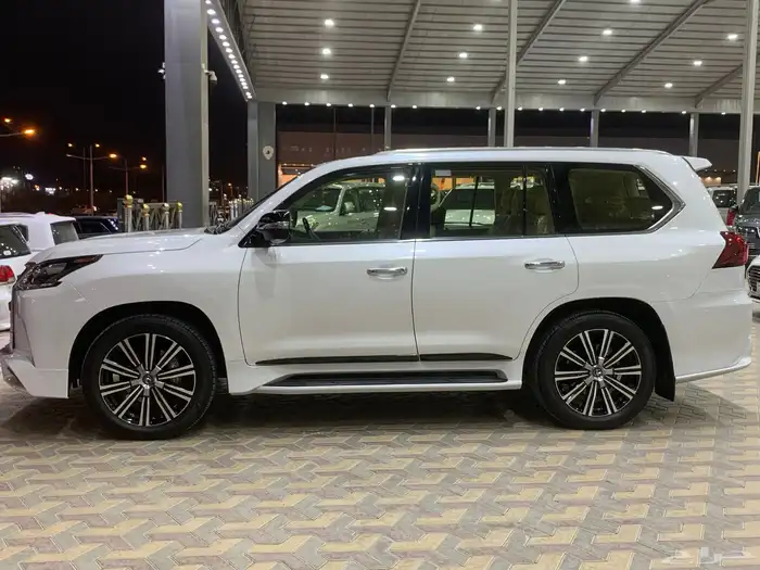 للكزس LX570 سعودي 2020 4