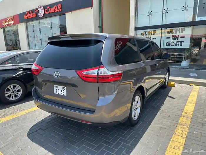 Toyota Senna LE 2017 2