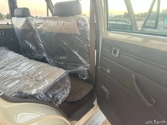 لاندكروزر صالون 1984 مخزن (للمشاهدة والمتعة فقط) 35