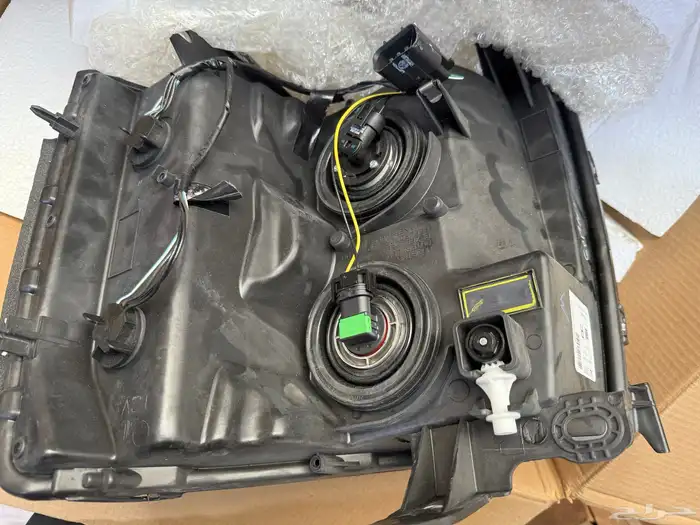 شمعة سلفرادو يمين تركب لموديل 2007 لين 2014 اصلي 3