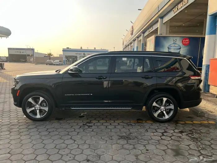 جيب شيروكي لميتد 2024 12