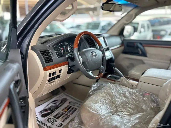 تويوتا  لاندكروزر   2013 6 سلندر 8