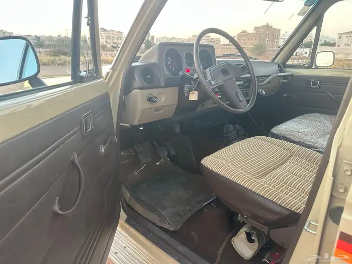 لاندكروزر صالون 1984 مخزن (للمشاهدة والمتعة فقط) 8