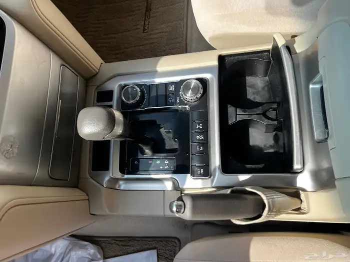 تويوتا جى اكس ار رقم 1 بنزين موديل 2021 18