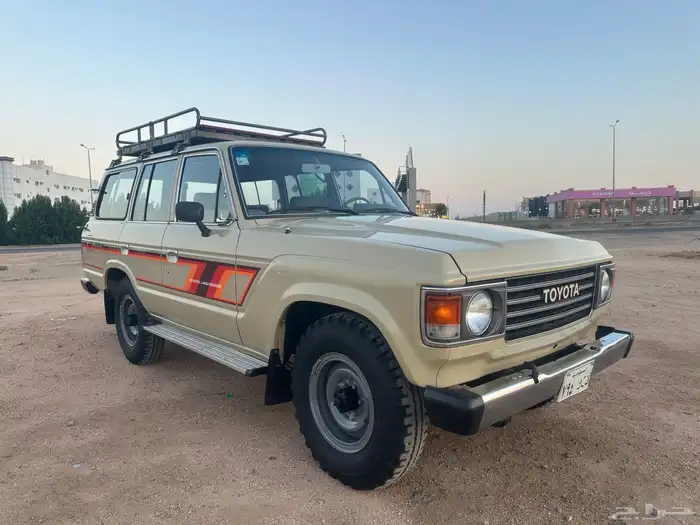 لاندكروزر صالون 1984 مخزن (للمشاهدة والمتعة فقط) 2