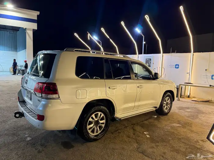 لاندكروزر 8