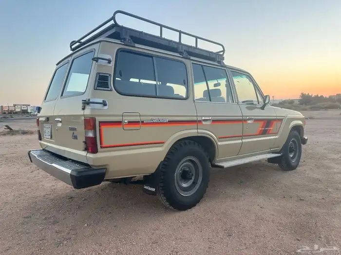 لاندكروزر صالون 1984 مخزن (للمشاهدة والمتعة فقط) 4